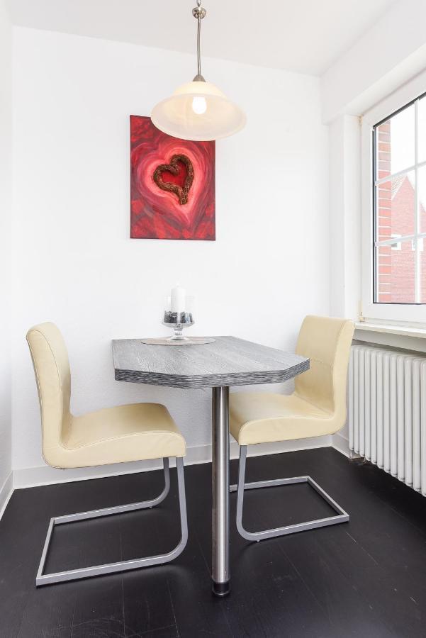 Ferienwohnungen Im Haus Ankerplatz Esens Luaran gambar